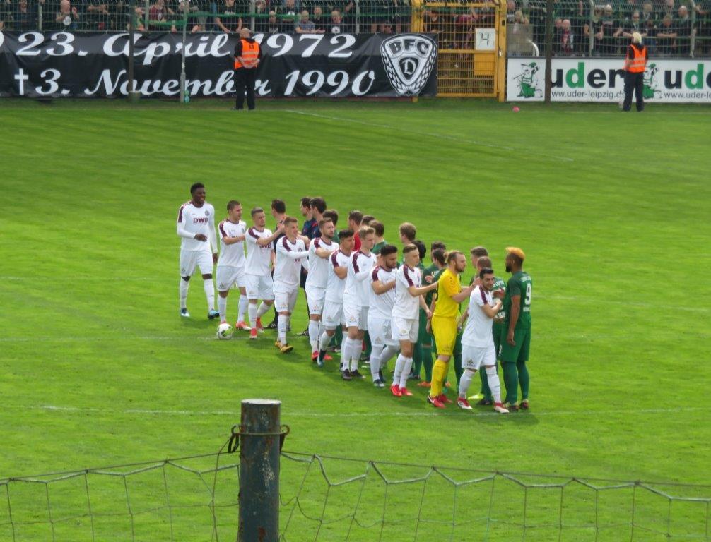 HL IMG 1146 Chemie vs BFC Dynamo vor Anpfiff shake hands edit 