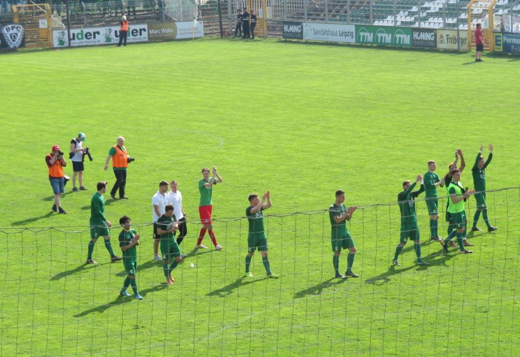 HL IMG 1231 Chemie vs BFC Dynamo nach Abpfiff Chemie feiert