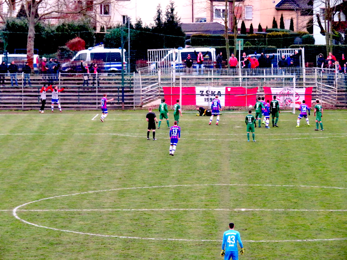 Chemie vs Cottbus 2. Halbzeit IMG 0086 der ist drin ...