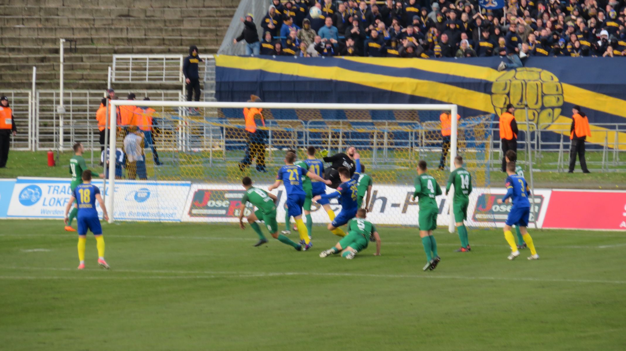 Chemie Leipzig BSG 22.11.2017 versus 1.FC Lok Null zu Null (99) mail Parade Latte
